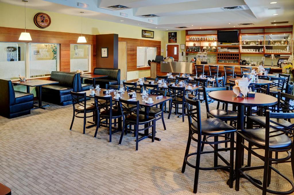 Restaurace v ubytování Lakeview Gimli Resort