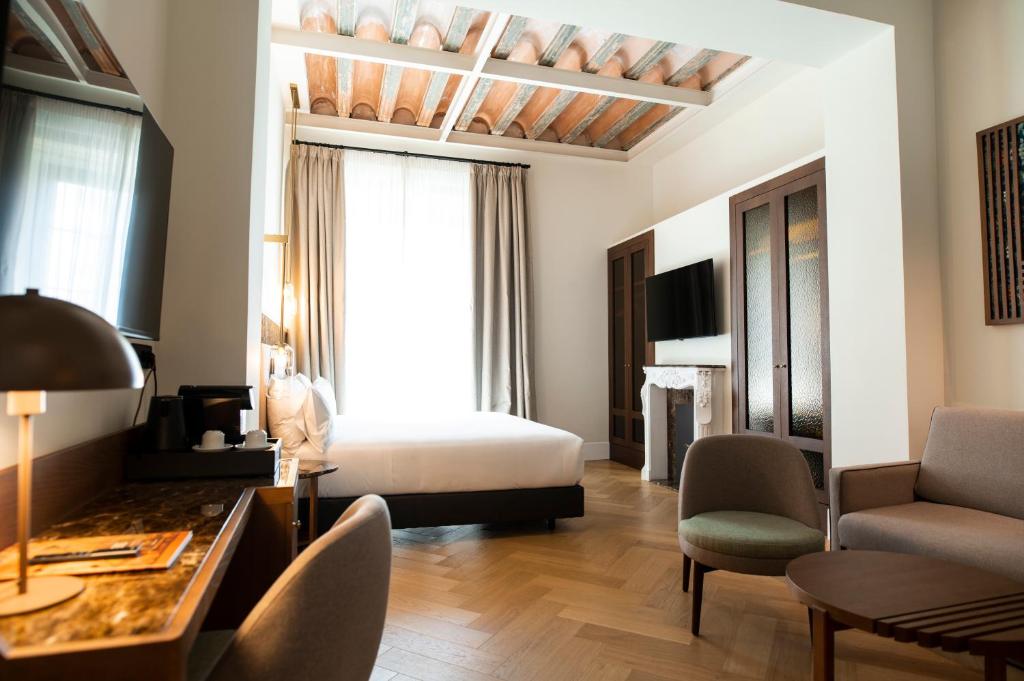 
Suite with City View
