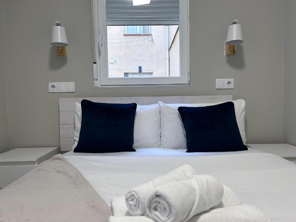 Ένα ή περισσότερα κρεβάτια σε δωμάτιο στο Plaza España Centro - Apartamento para 8 personas