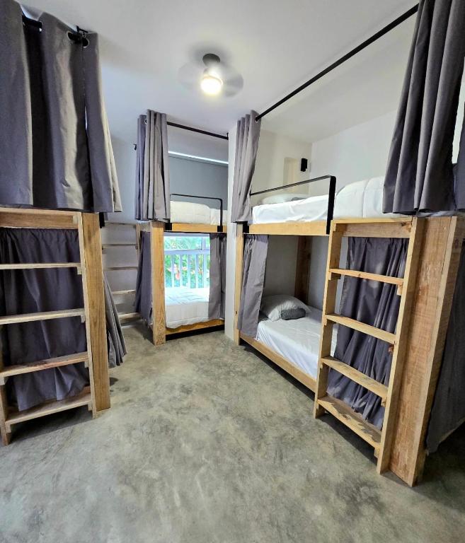 Postel nebo postele na pokoji v ubytování HOM Hostel Boutique