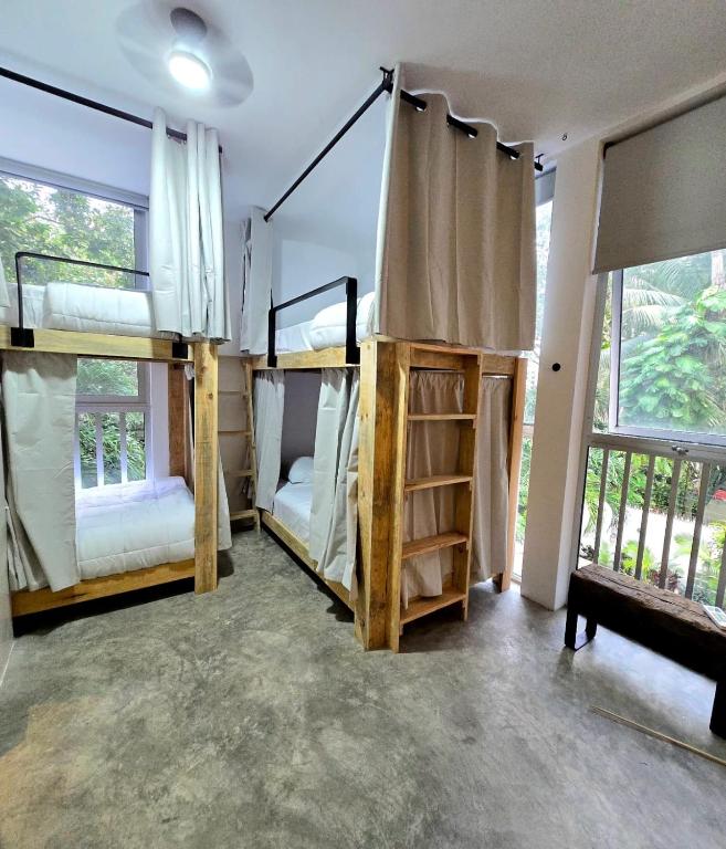 Postel nebo postele na pokoji v ubytování HOM Hostel Boutique