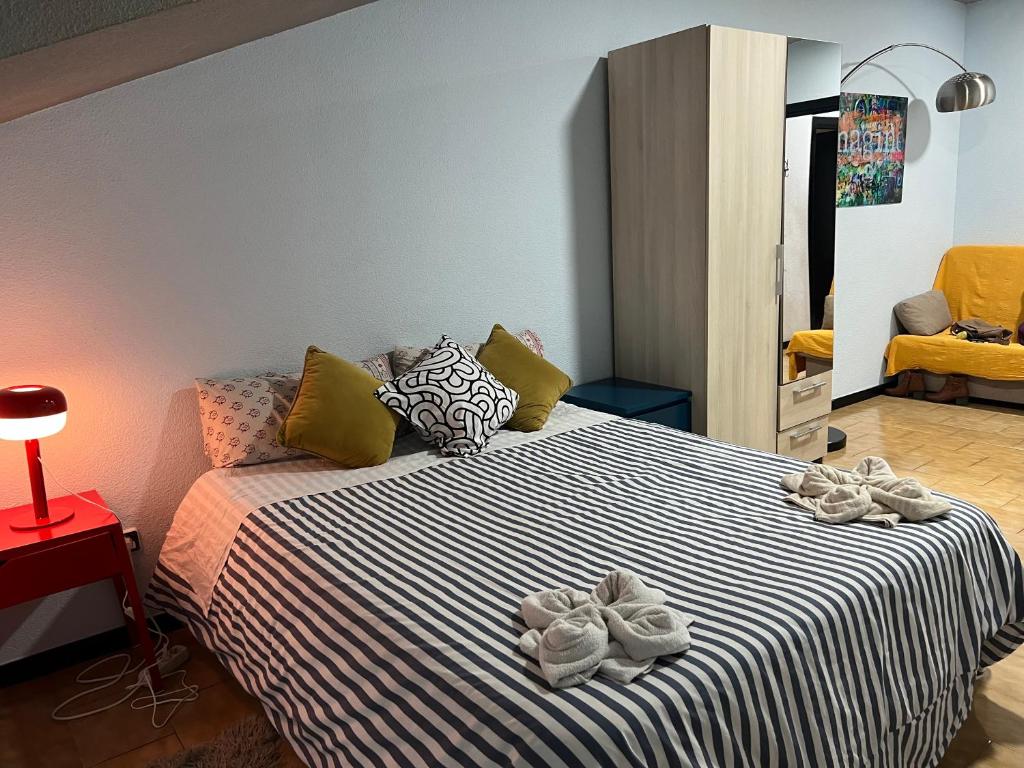 A bed or beds in a room at Aparment Puerta de sol