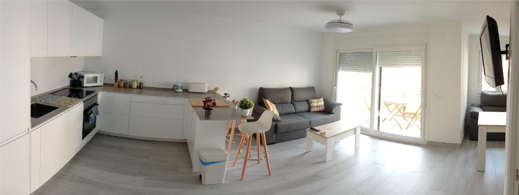 Kuchyň nebo kuchyňský kout v ubytování Habitación a 2min de la playa