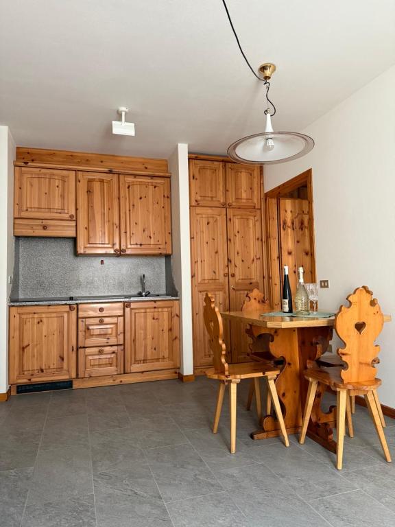 A kitchen or kitchenette at Appartamento Marco