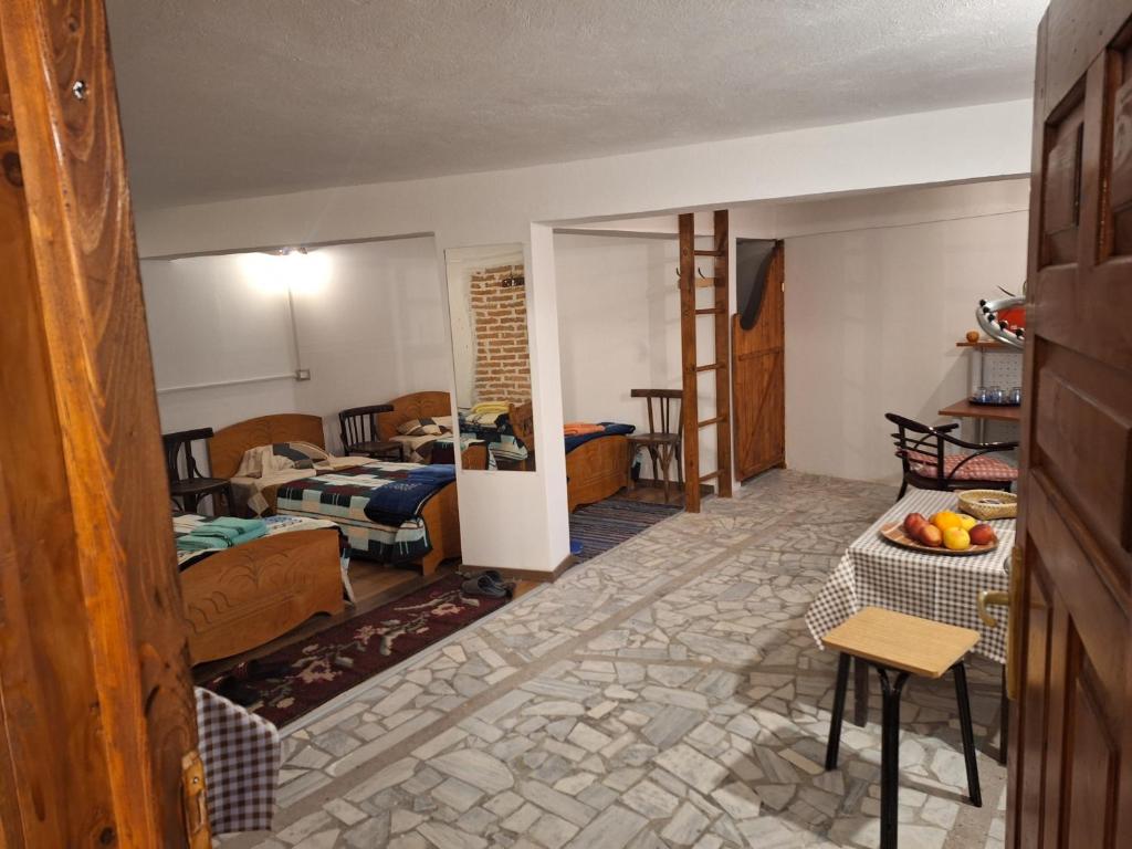 Kuchyň nebo kuchyňský kout v ubytování At Pikotiko's - Korca City Rooms for Rent