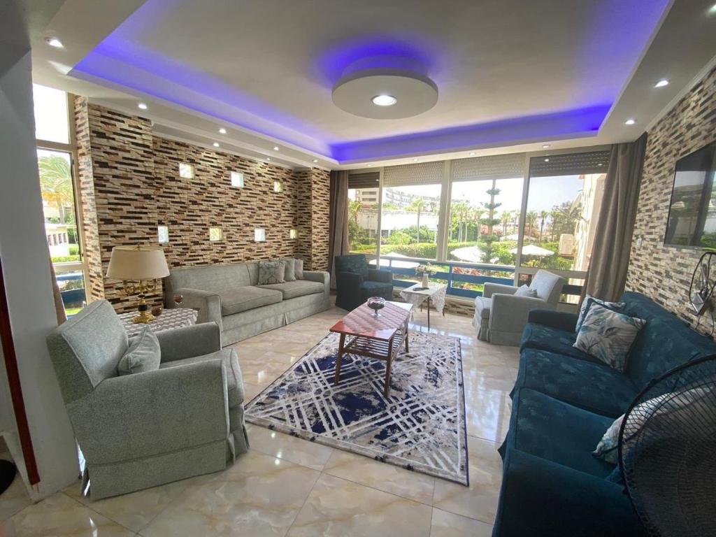 Salah Eldin 2 bed rooms Super Lux Chalet apartment , Garden&sea view, first floor , Family only سوبر لوكس شاليه دور اول المعموره الشاطىء بجوار المنتزه Mamoura Alexandria مع كارنيهات الدخول طول السنه و الشاطىء الخاص من اول مايو لنهايه اكتوبر للعائلات فقط