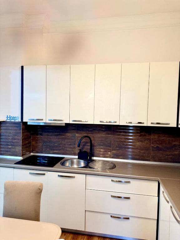 Kuchyň nebo kuchyňský kout v ubytování AVA House