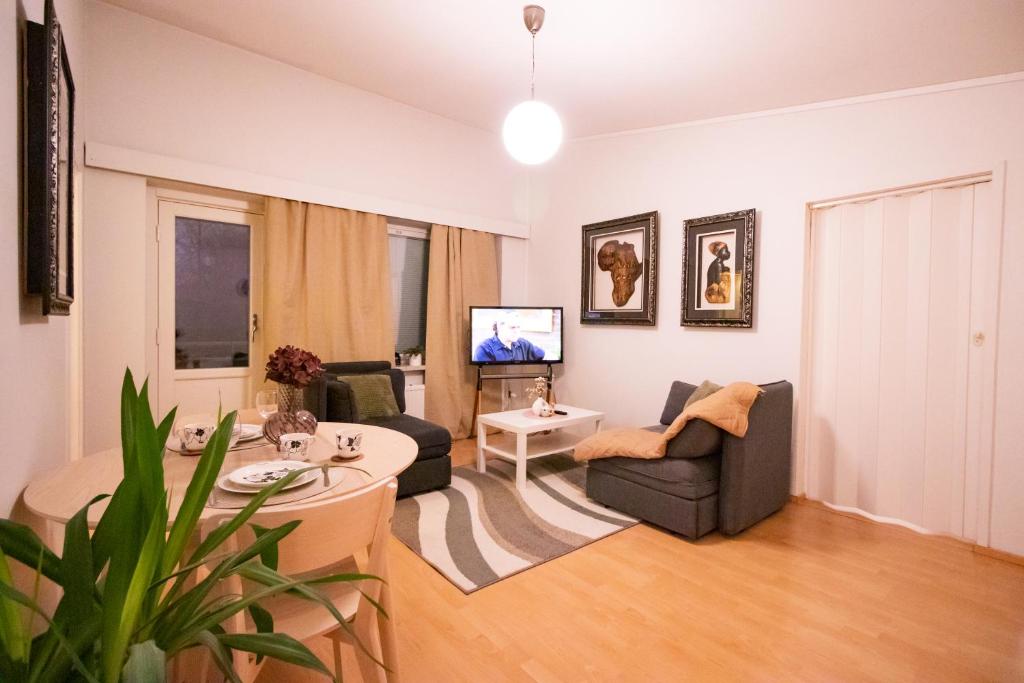 Et tv og/eller underholdning på Peaceful Stay - Near Kaari Mall, 5 Min To Train