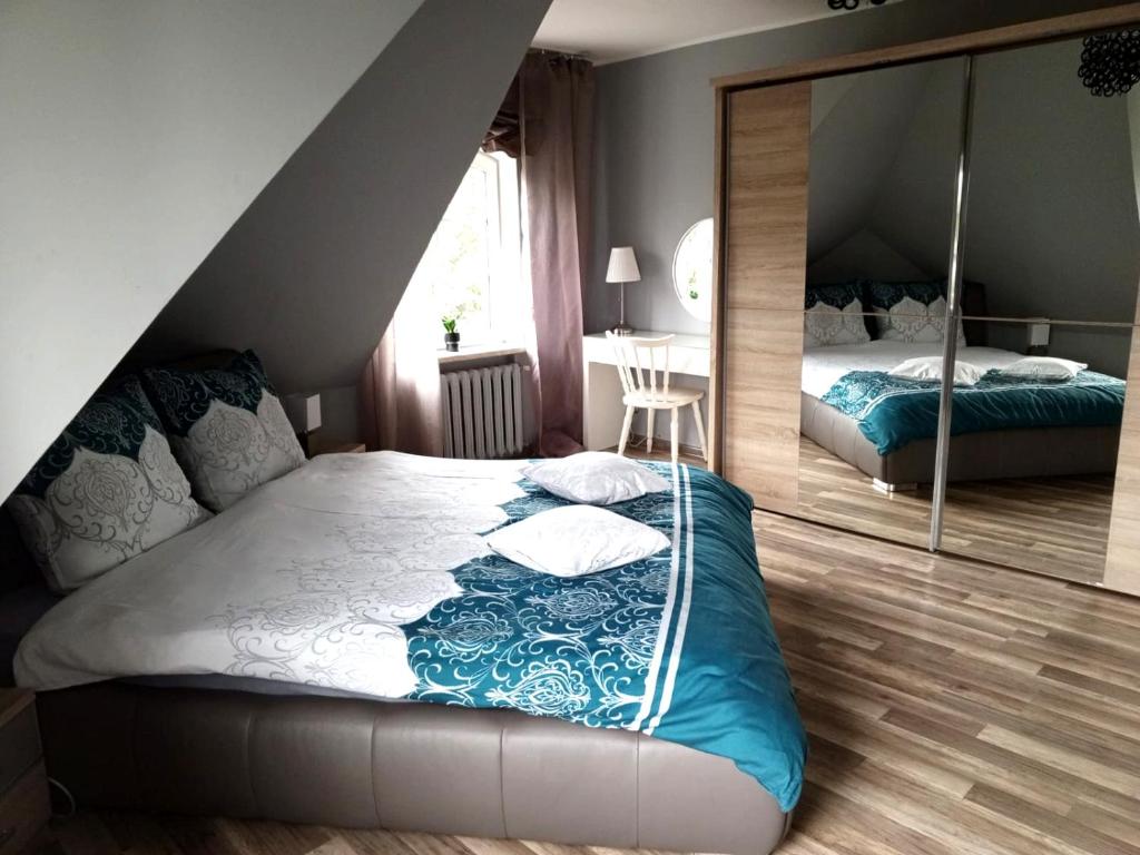 Posteľ alebo postele v izbe v ubytovaní Familienurlaub 8 Personen Ferienhaus Polen Urlaub Insel Wolin Ostsee Ferienwohnung