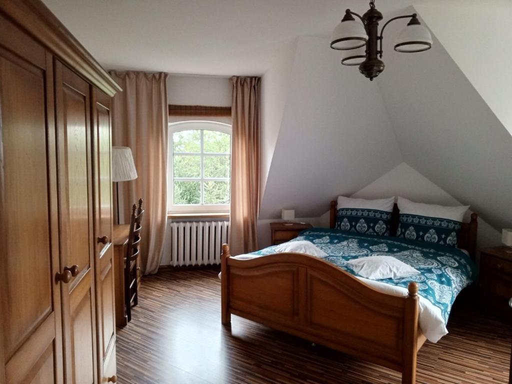 Posteľ alebo postele v izbe v ubytovaní Familienurlaub 8 Personen Ferienhaus Polen Urlaub Insel Wolin Ostsee Ferienwohnung