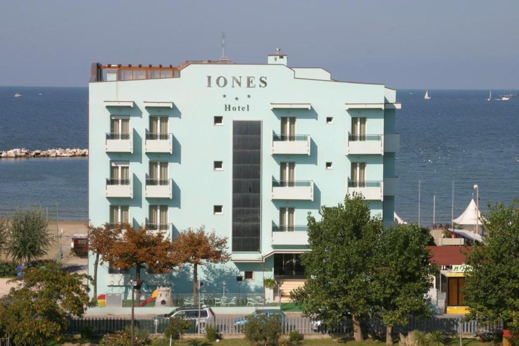 Nespecifikovaný výhled na moře nebo výhled na moře při pohledu z hotelu