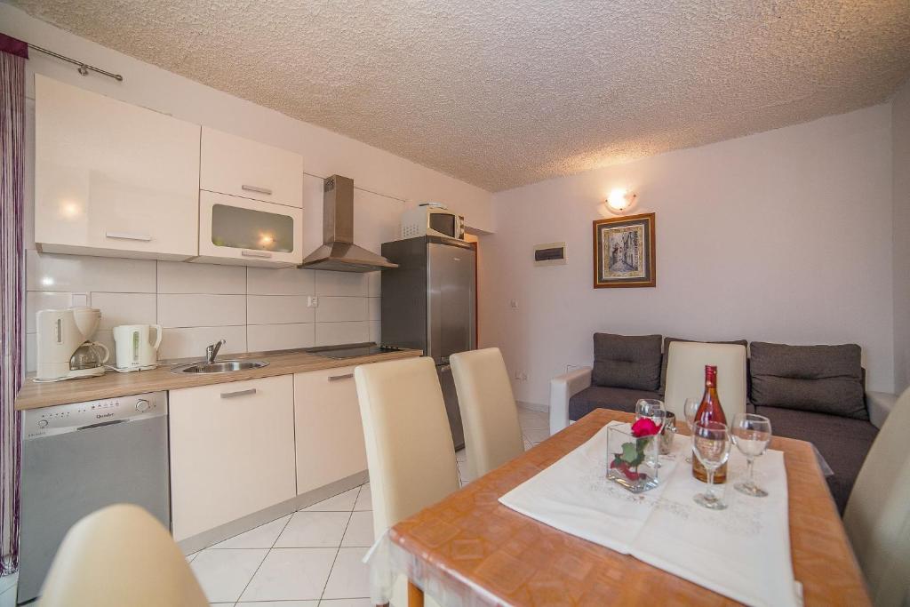 Kuchyňa alebo kuchynka v ubytovaní Apartments Miroslava