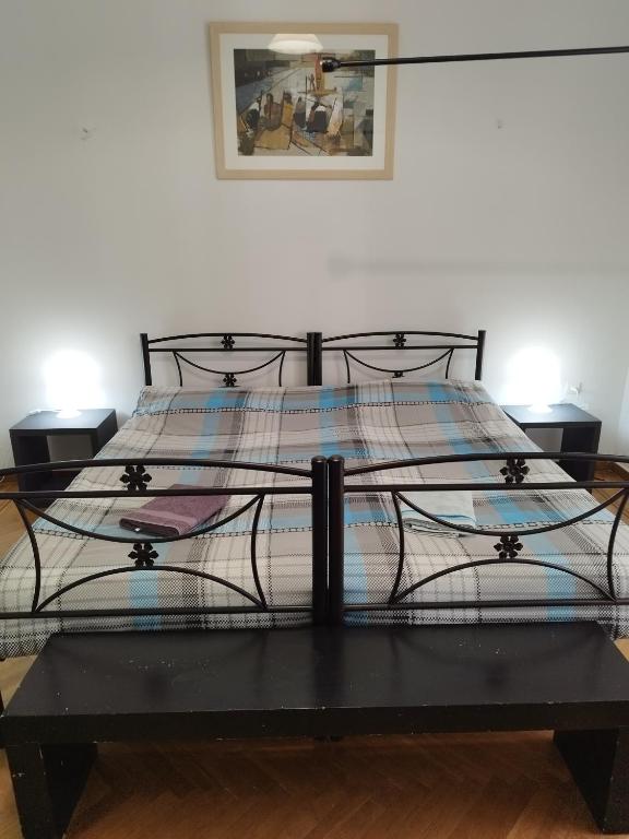 Postel nebo postele na pokoji v ubytování Golden Hotel