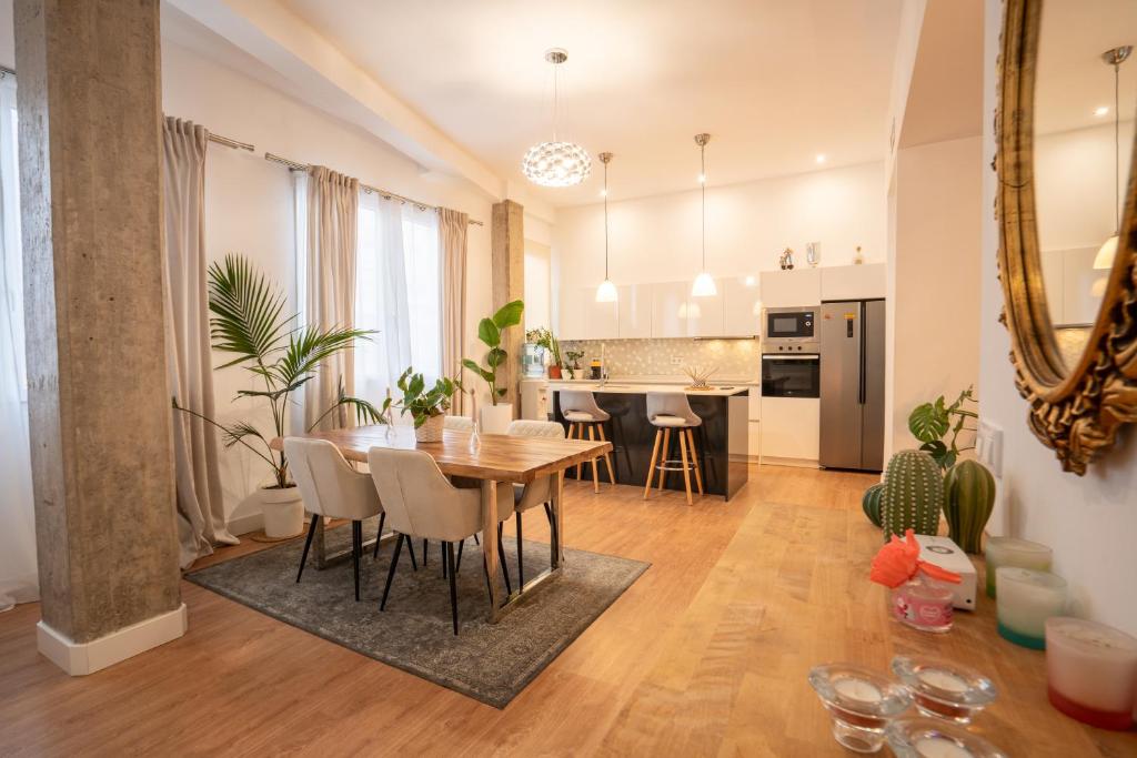 Habitación con Terraza y Baño Privado y Comodidades Compartidas