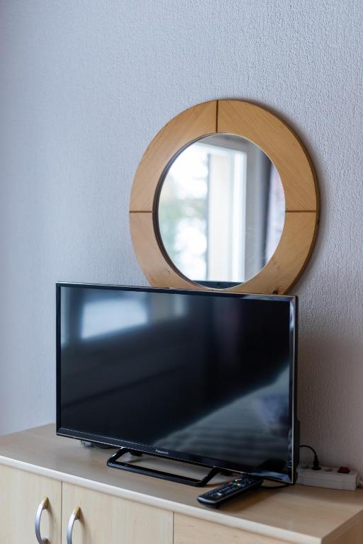 TV a/nebo společenská místnost v ubytování Alpenblick Loft neben Skilift in Amden Arvenbüel