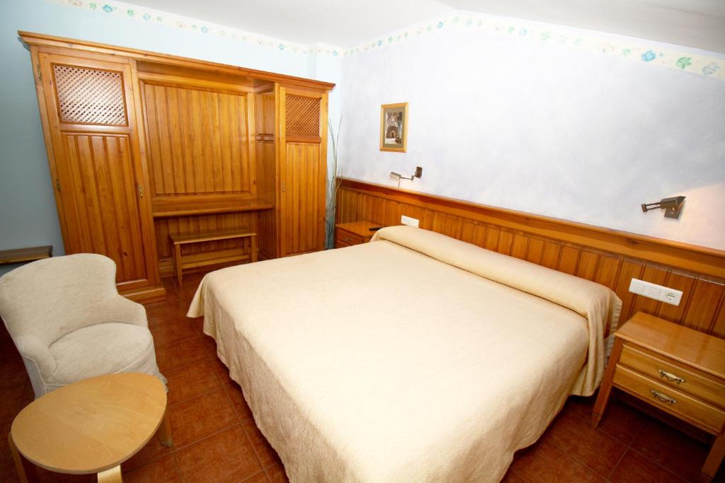Postel nebo postele na pokoji v ubytování EVA & TRAVEL - Hotel LA BOTIGA
