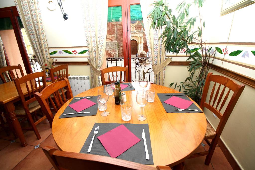 Restaurace v ubytování EVA & TRAVEL - Hotel LA BOTIGA