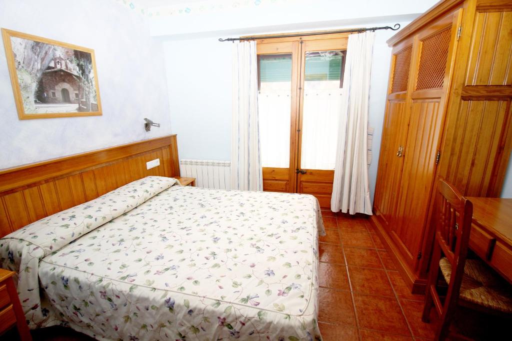 Postel nebo postele na pokoji v ubytování EVA & TRAVEL - Hotel LA BOTIGA
