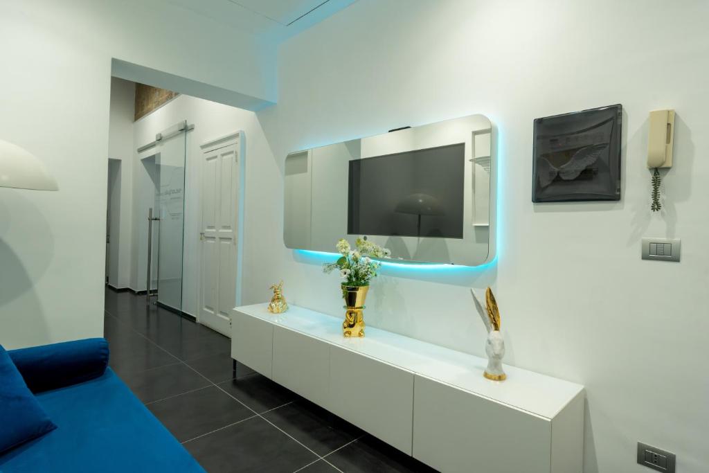 Photo from Skyhouse Chiatamone in Lungomare Caracciolo,  Naples, Campania, Italy