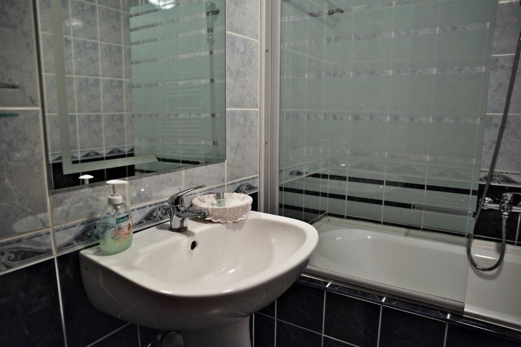 Koupelna v ubytování Hotel Lukács Superior