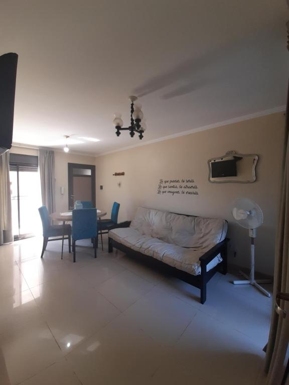 a living room with a bed and a table at Dpto Villa María Centro in Villa María