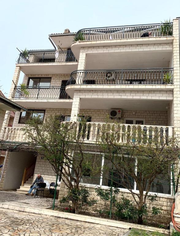 Apartments with hot tub Podstrana, Split - 23706