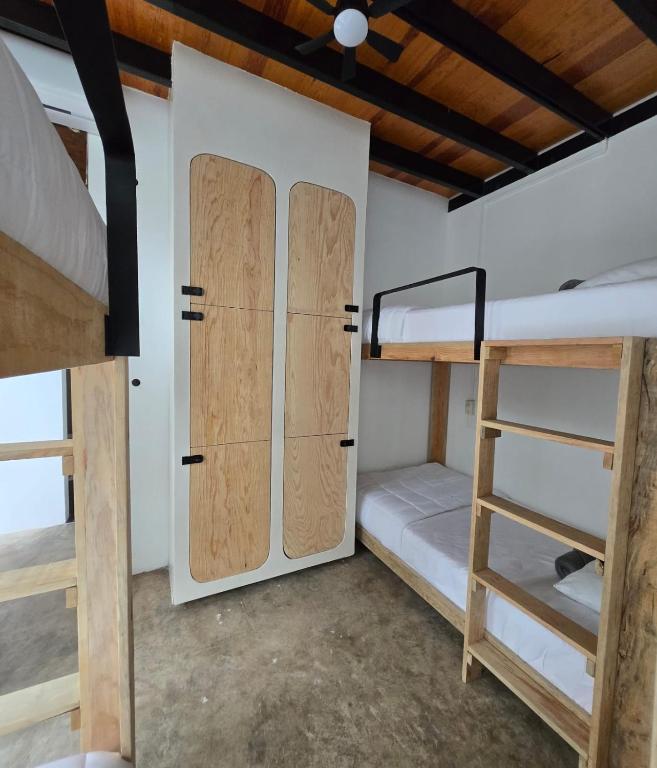 Postel nebo postele na pokoji v ubytování HOM Hostel Boutique