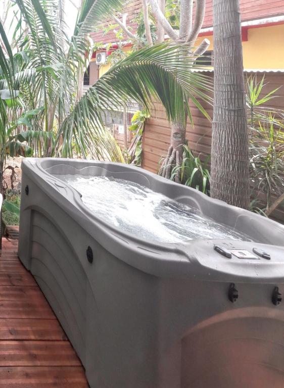 Fotografie z fotogalerie ubytování Chalet spacieux et convivial à Vincendo avec piscine et jacuzzi. v destinaci Saint-Joseph