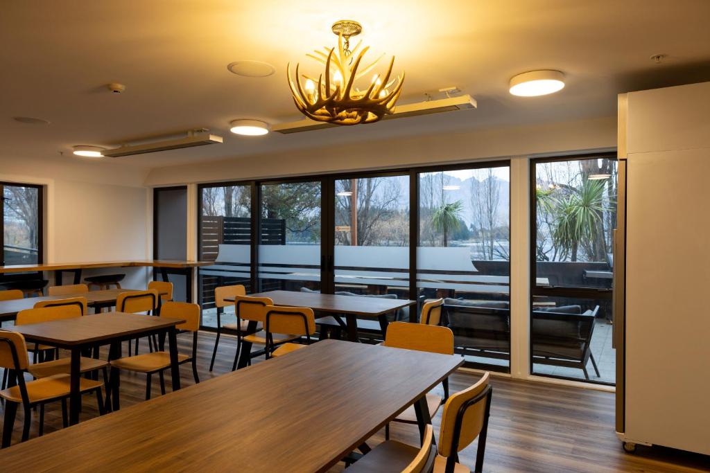 Haka House Queenstown Lakefront - Resim 15