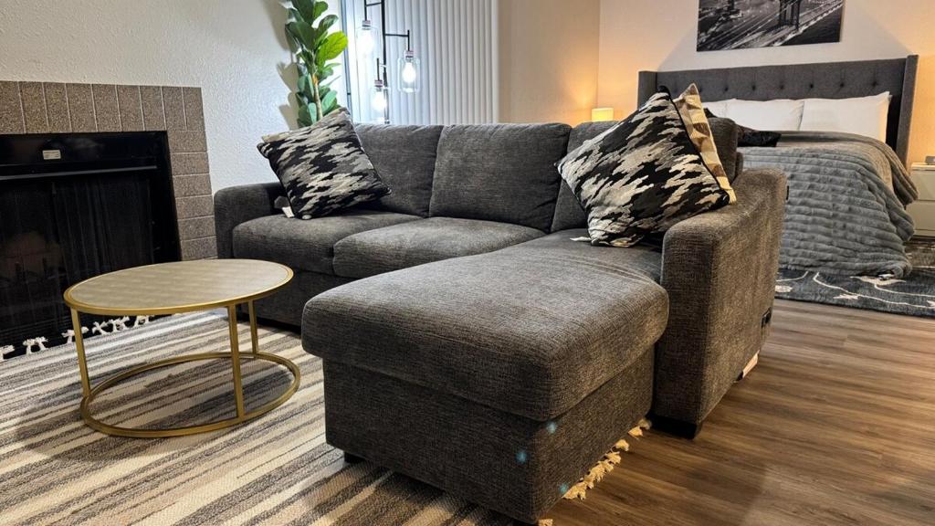 Posezení v ubytování A luxury studio apartment,