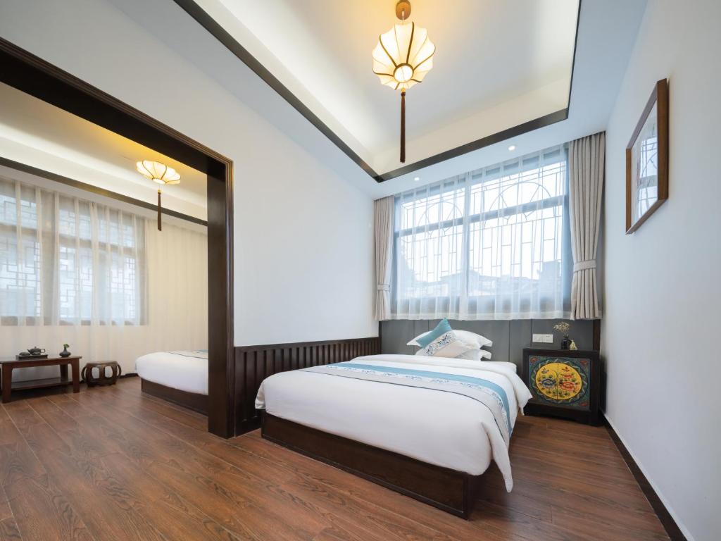 FenghuangQixin Guesthouse客房内的一张或多张床位