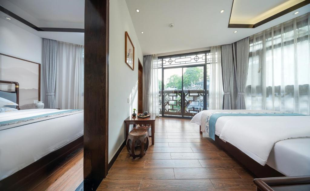 FenghuangQixin Guesthouse客房内的一张或多张床位