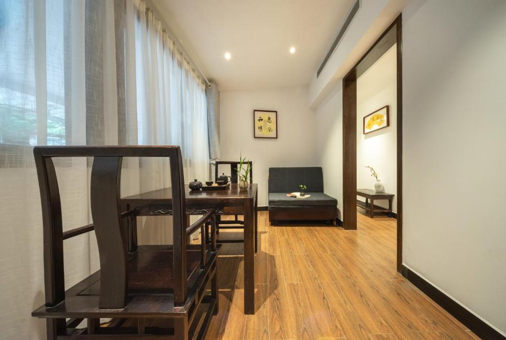 FenghuangQixin Guesthouse的休息区