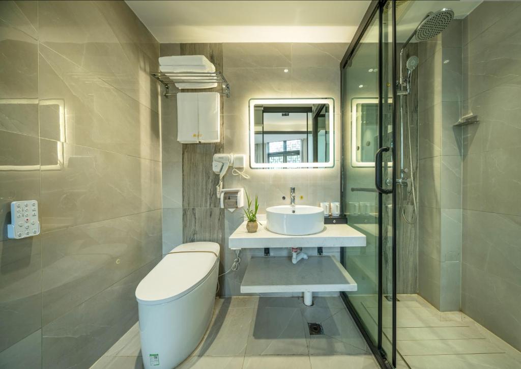 FenghuangQixin Guesthouse的一间浴室