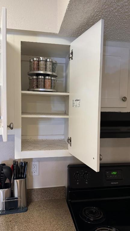Kuchyň nebo kuchyňský kout v ubytování A luxury studio apartment,