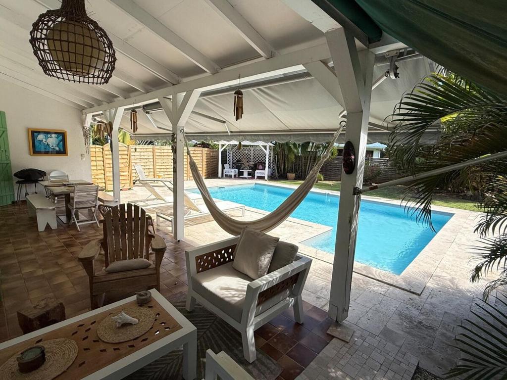 Bazén v ubytování Villa Joss - Piscine & Plage 1 min à pied nebo v jeho okolí