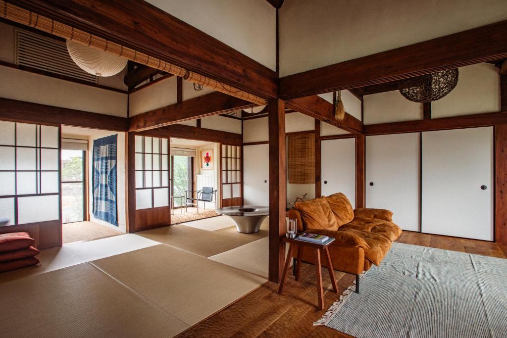 a living room with a couch and a table at 網ノ屋 - Aminoya Beach House Ezura in Shirahama
