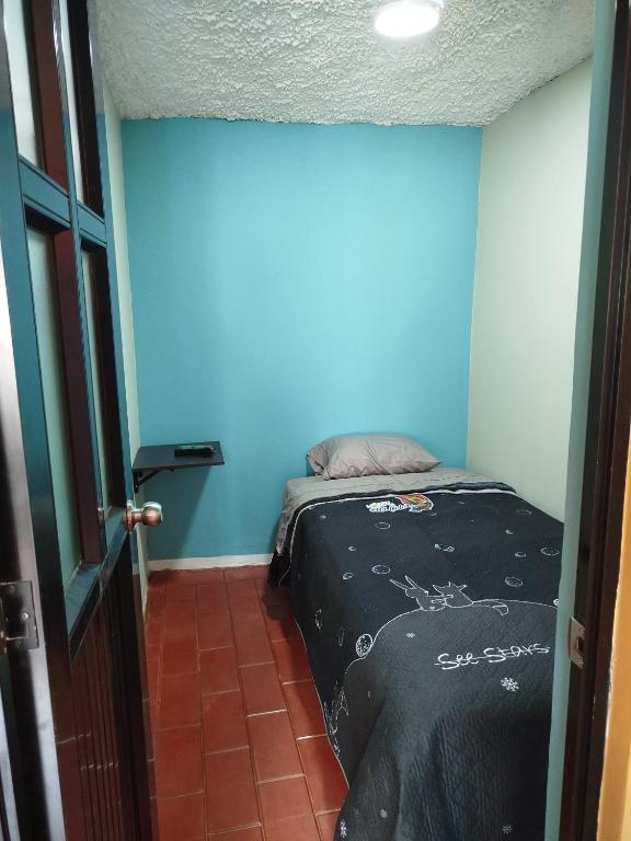 Voodi või voodid majutusasutuse Hostal mil colores toas