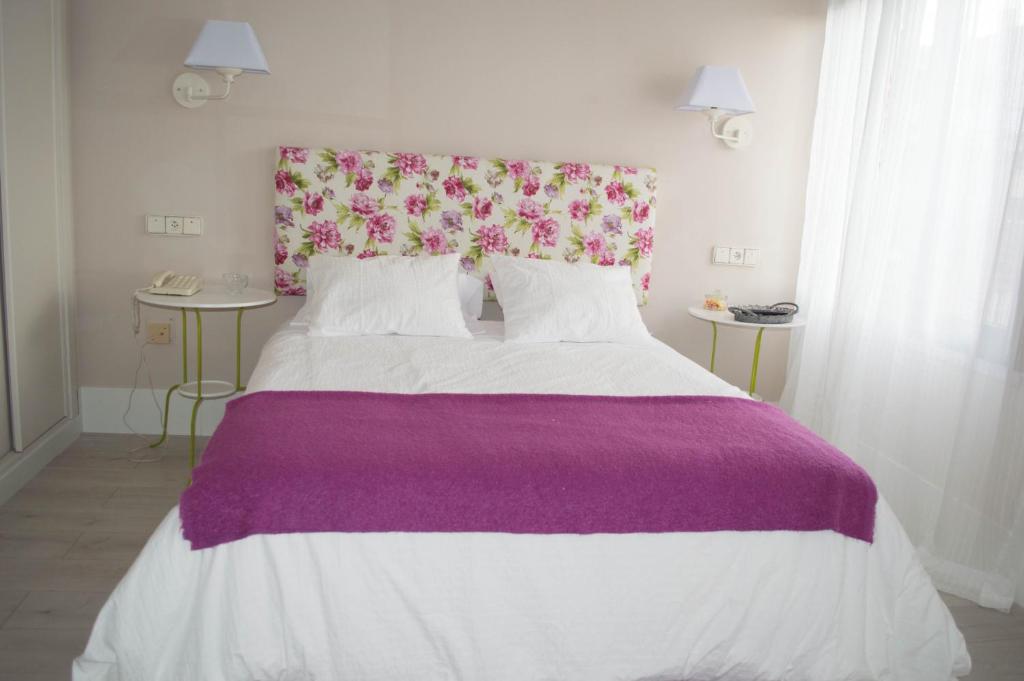 Postel nebo postele na pokoji v ubytování Ares Hotel