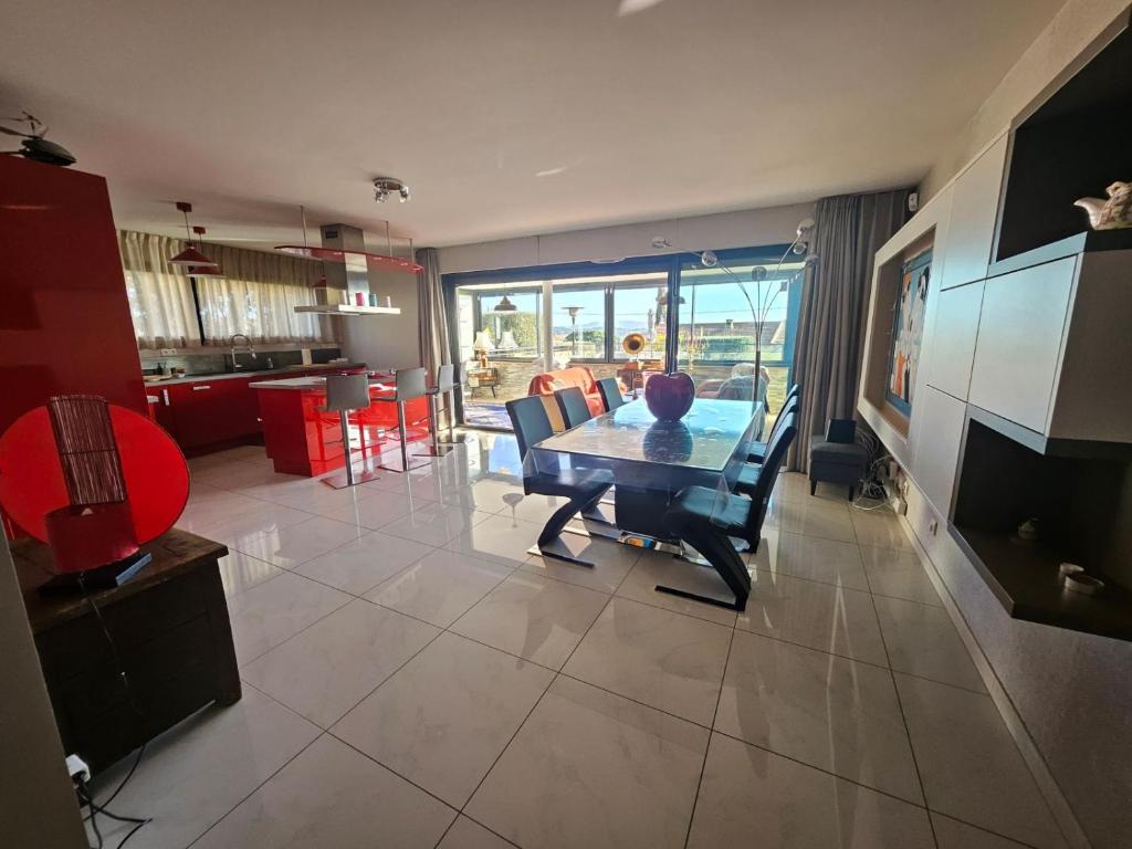 Χώρος καθιστικού στο Petit Paradis à Bandol t4 piscine clim Parking Fibre Coffre-fort