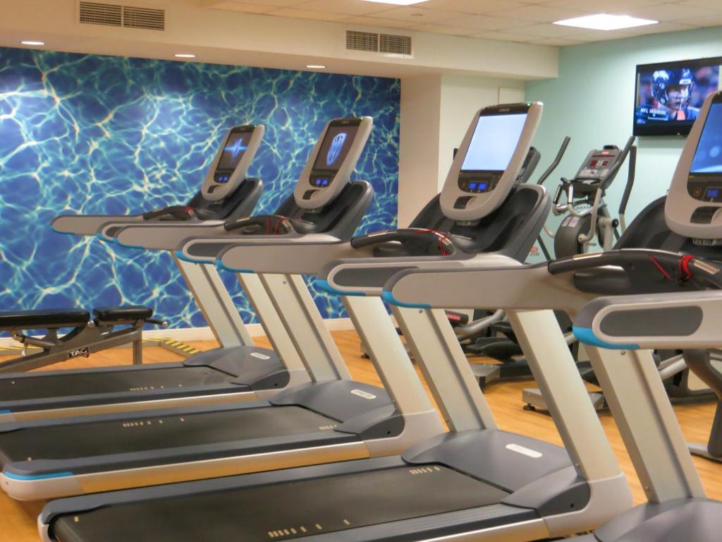 Fitness centrum a/nebo fitness zařízení v ubytování The Platinum Hotel