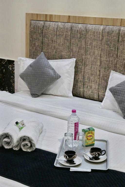 Postel nebo postele na pokoji v ubytování Hotel Grand Vijay
