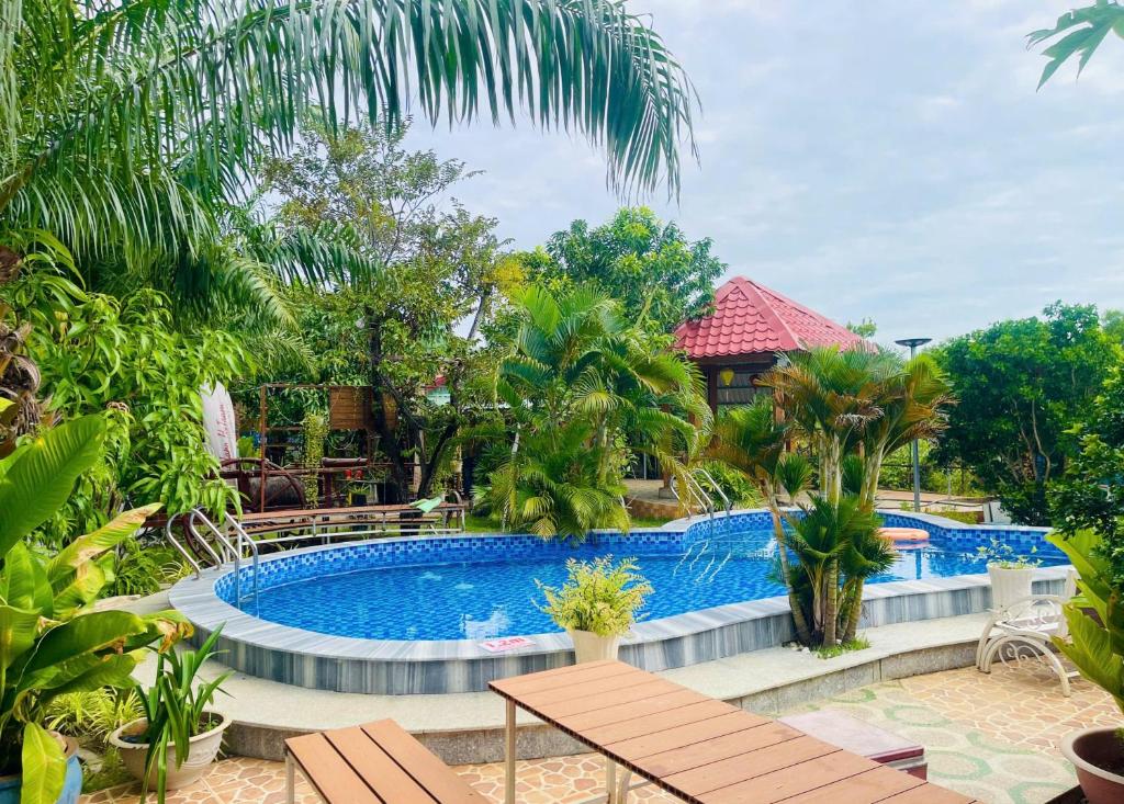 Bazén v ubytování The Lana Ho Tram Homestay nebo v jeho okolí