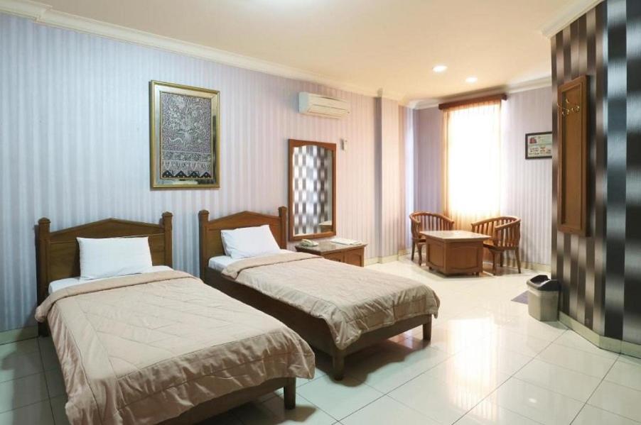 Postel nebo postele na pokoji v ubytování Hotel 678 Kemang Powered By Cocotel