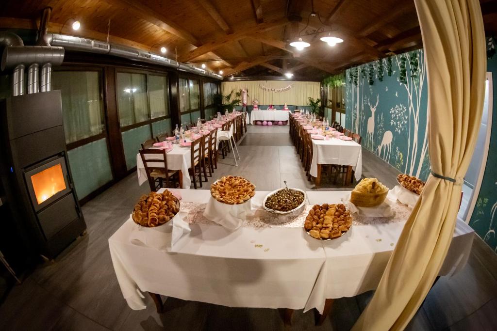 Jedlo v ubytovaní bed & breakfast alebo blízkom okolí