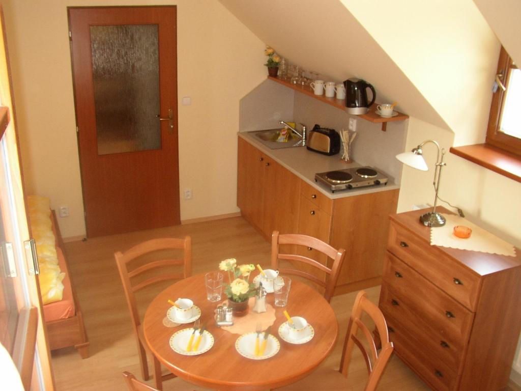Kuchyň nebo kuchyňský kout v ubytování Pension a Restaurace Vyhlídka