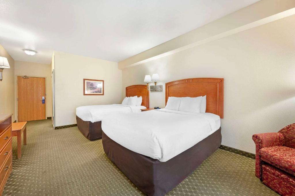 Comfort Inn & Suites - Queen Room Met Twee Queensize Bedden - Niet -roken
