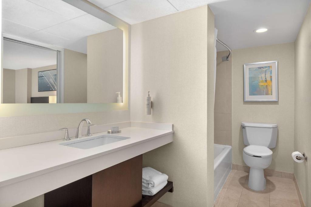 Hampton Inn & Suites Downers Grove Chicago photo