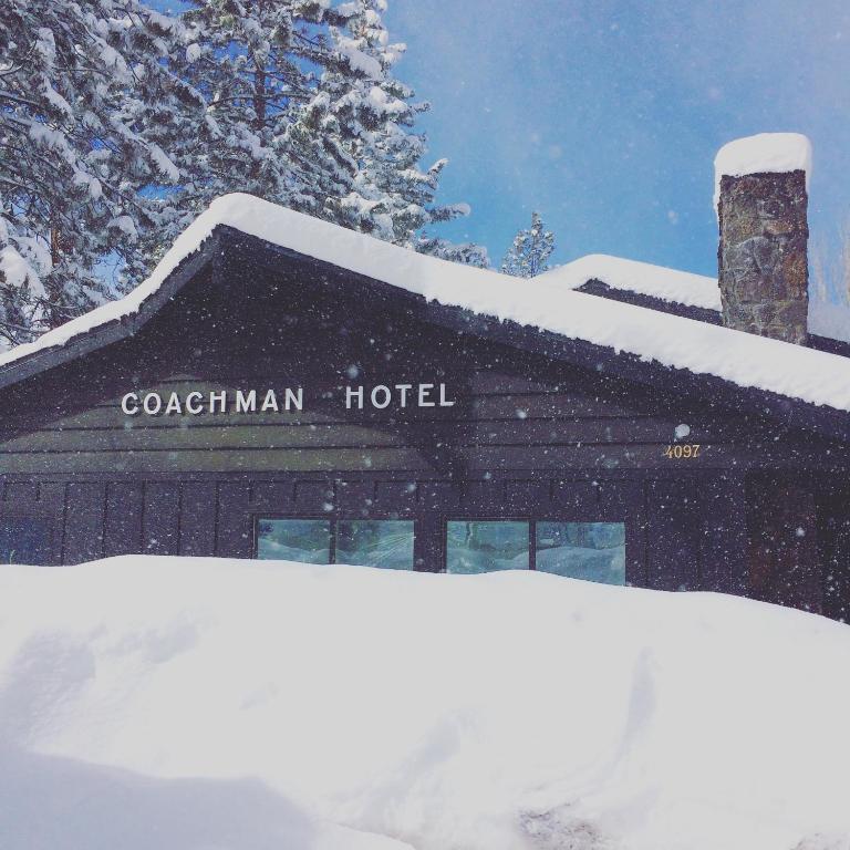 The Coachman Hotel v zimě
