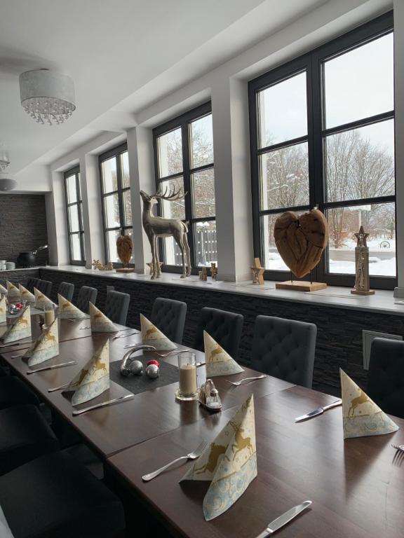 The Dining Room image 4 - Full view
